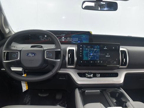 New 2025 Ford Expedition Active image 9