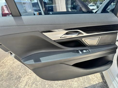 Used 2019 BMW 740i w/ M Sport Package RWD image 40