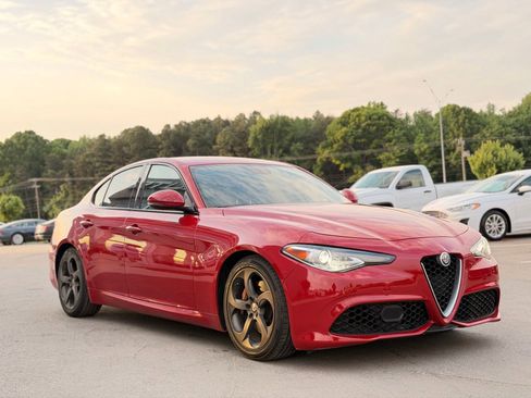 Used 2017 Alfa Romeo Giulia w/ Sport Appearance Package RWD image 5