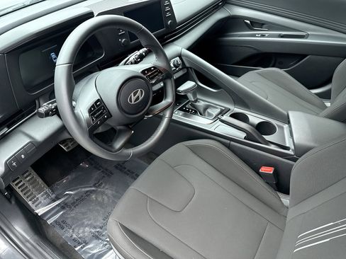 Used 2025 Hyundai Elantra Sport image 10
