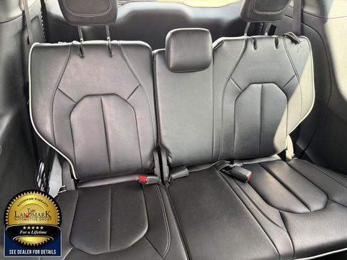 Used 2025 Chrysler Pacifica Limited FWD image 19
