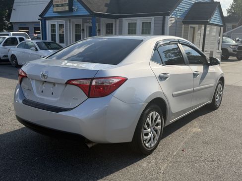 Used 2018 Toyota Corolla LE w/ Carpet Mat Package (TMS) FWD image 5