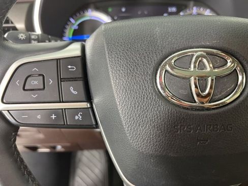 Certified 2022 Toyota Highlander XLE image 9