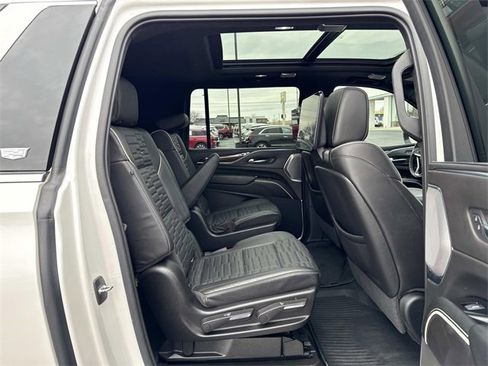 Used 2021 Cadillac Escalade ESV Premium Luxury Platinum image 17