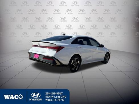Used 2025 Hyundai Elantra SEL image 8