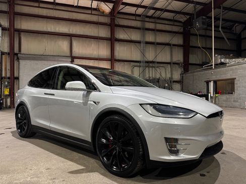 Used 2017 Tesla Model X P100D image 1
