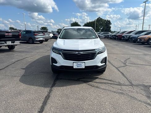 Used 2023 Chevrolet Equinox LS w/ LS Convenience Package AWD/4WD image 2