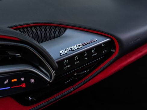 Used 2022 Ferrari SF90 Stradale AWD/4WD image 39