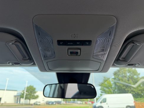 Used 2025 Toyota RAV4 XLE FWD image 28