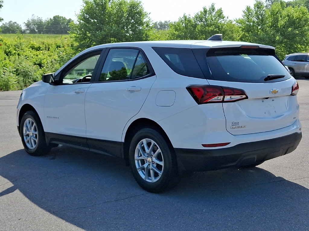 Used 2023 Chevrolet Equinox LS w/ LPO, Floor Liner Package AWD/4WD image 7