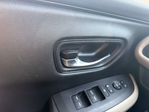 Used 2024 Honda HR-V LX image 10