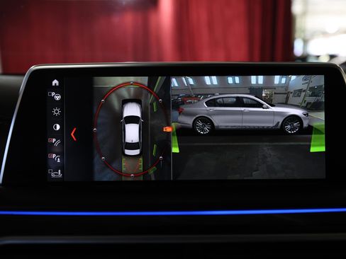 Used 2018 BMW 750i image 23