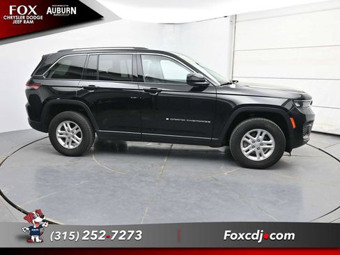 Used 2023 Jeep Grand Cherokee Laredo w/ Luxury Tech Group I image 13