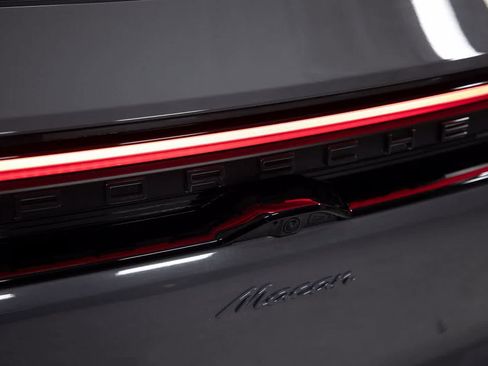Certified 2025 Porsche Macan Electric image 34