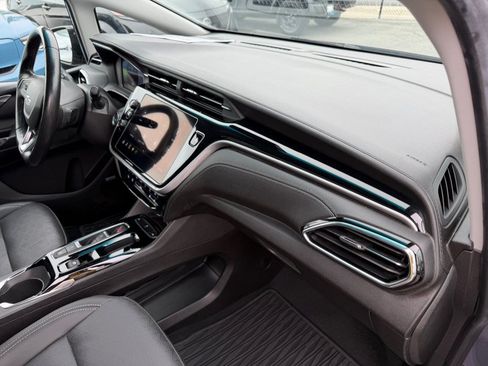 Used 2023 Chevrolet Bolt LT w/ Infotainment Package FWD image 30
