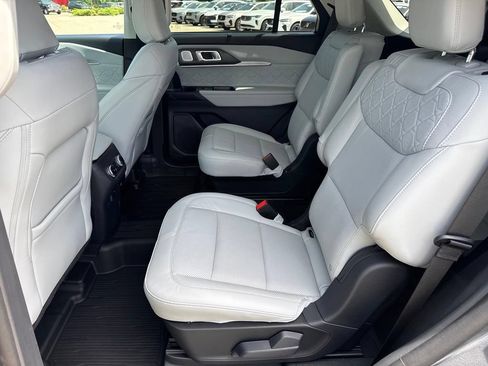 Used 2025 Ford Explorer Platinum w/ Ultimate Package AWD/4WD image 9