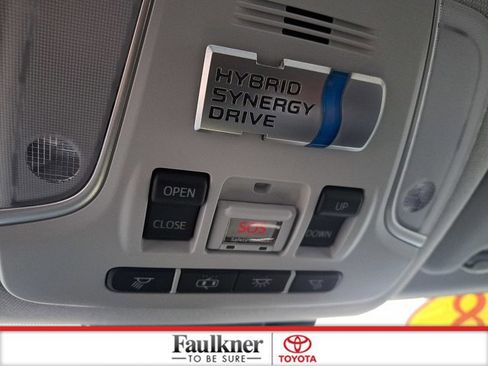 Certified 2018 Toyota Prius Four image 24