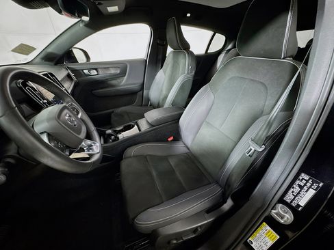 Used 2023 Volvo C40 P8 Recharge Plus image 13