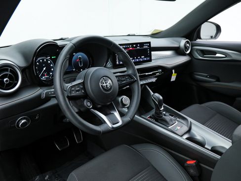 New 2025 Alfa Romeo Tonale AWD/4WD image 15