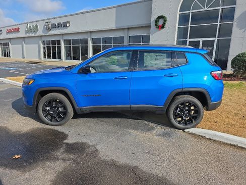 New 2026 Jeep Compass Latitude image 8