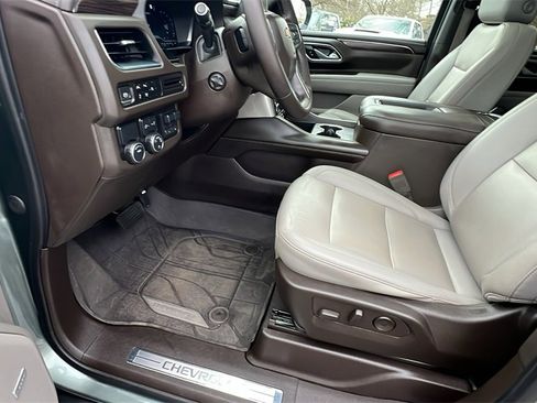 Certified 2023 Chevrolet Suburban LT w/ Luxury Package image 13