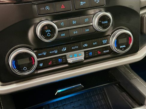 Used 2024 Ford Expedition XLT image 24