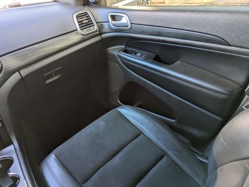 Used 2021 Jeep Grand Cherokee Laredo X image 14