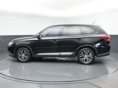 Used 2016 Mitsubishi Outlander SE image 4