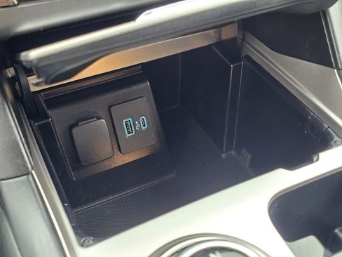 Used 2020 Ford Explorer XLT w/ Comfort Package image 32