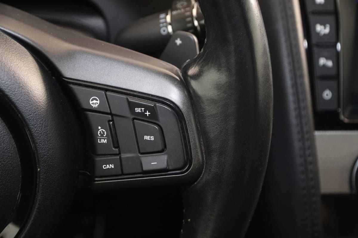 Used 2017 Jaguar F-TYPE Convertible RWD image 41