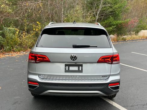 Used 2024 Volkswagen Taos SE image 4