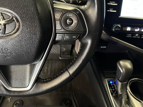 Used 2019 Toyota Camry SE FWD image 12