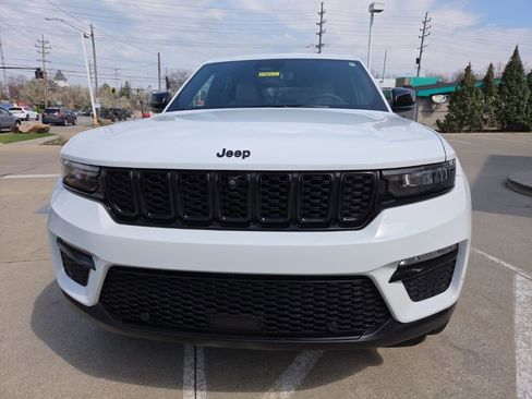 Used 2024 Jeep Grand Cherokee Limited w/ Luxury Tech Group II image 4