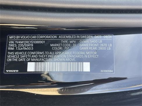 Used 2025 Volvo XC60 B5 Plus image 37