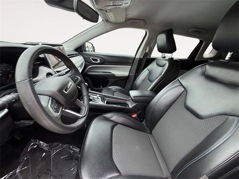 Used 2022 Jeep Compass Latitude image 9