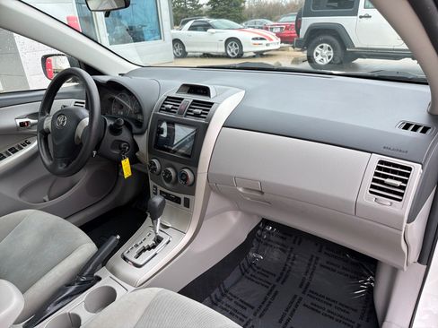 Used 2012 Toyota Corolla LE FWD image 24