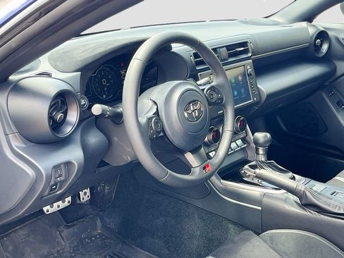 Used 2025 Toyota GR86 Premium w/ ALL Weather Mat Package (TMS) RWD image 9
