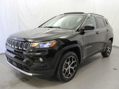 Used 2024 Jeep Compass Limited w/ Sun and Sound Group AWD/4WD image 5