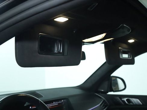 Used 2021 BMW X7 M50i image 22