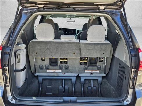 Used 2017 Toyota Sienna LE image 19