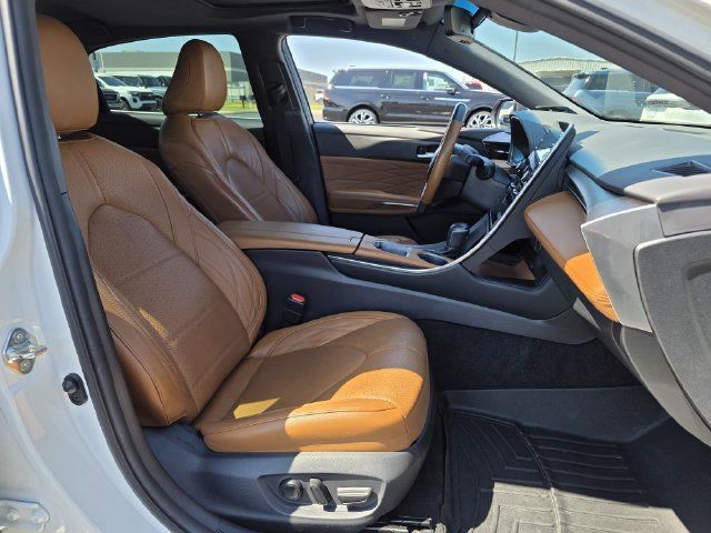Used 2021 Toyota Avalon Limited FWD image 29