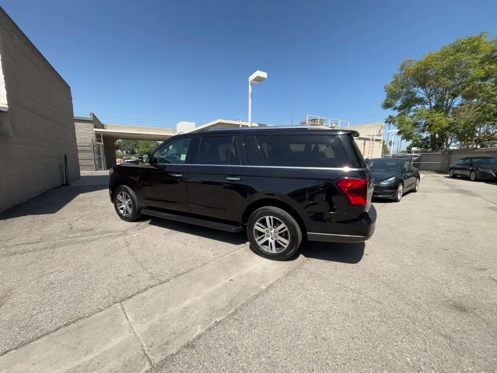 Used 2024 Ford Expedition Max Limited AWD/4WD image 9