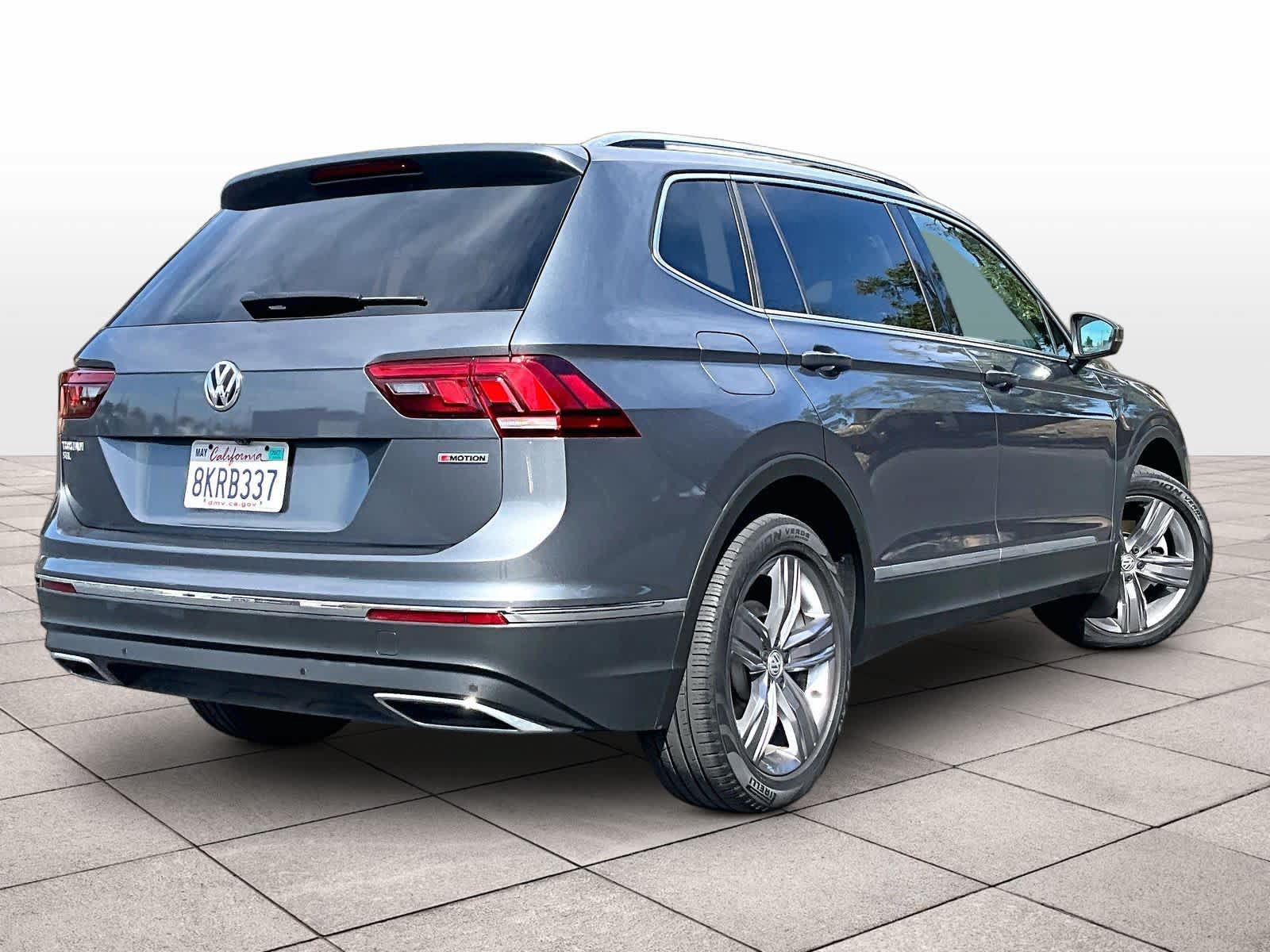 Used 2019 Volkswagen Tiguan SEL Premium w/ 3rd Row Seat Package AWD/4WD image 16