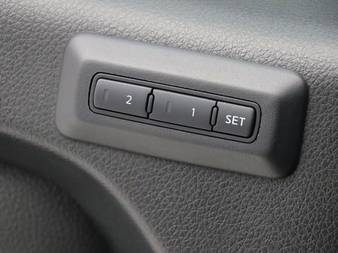 Used 2023 Nissan Titan PRO-4X w/ Pro-4x Convenience Package image 39