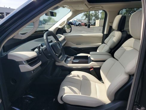 New 2027 Lincoln Navigator Reserve w/ Jet Appearance Package AWD/4WD image 12