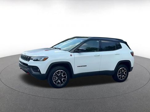 Used 2025 Jeep Compass Trailhawk AWD/4WD image 7