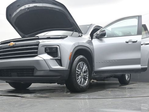 Certified 2025 Chevrolet Traverse LT image 43
