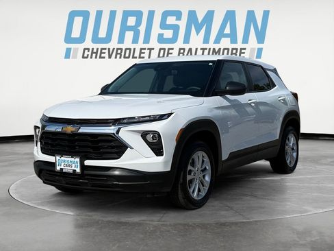 Used 2025 Chevrolet TrailBlazer LS w/ LS Convenience Package AWD/4WD image 2