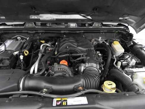 Used 2015 Jeep Wrangler Sahara w/ Connectivity Group AWD/4WD image 7