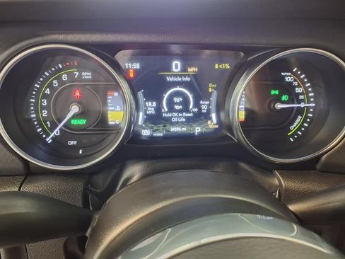 Used 2022 Jeep Wrangler Unlimited Sahara w/ Cold Weather Group AWD/4WD image 17
